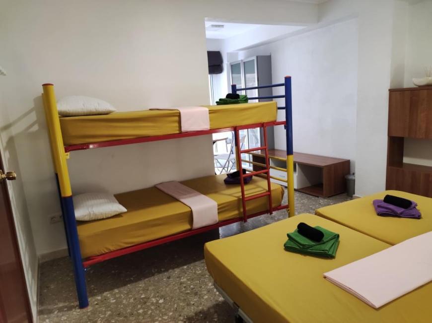 35-4- Комната В Квартире С Раздельными Кроватями И Холодильником Для От 1 До 5 Человек В Центре Аликанте אליקאנטה מראה חיצוני תמונה